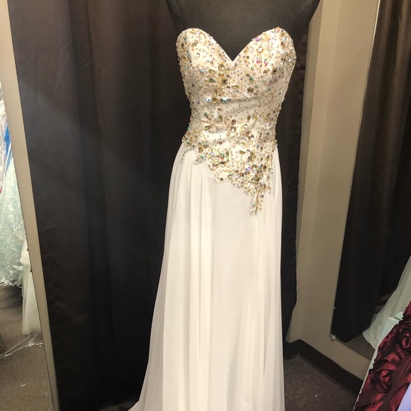 Wow $225 Either strapless or with straps Ivory Size 4 Pageants Gown by Envious - Picture 1 of 16